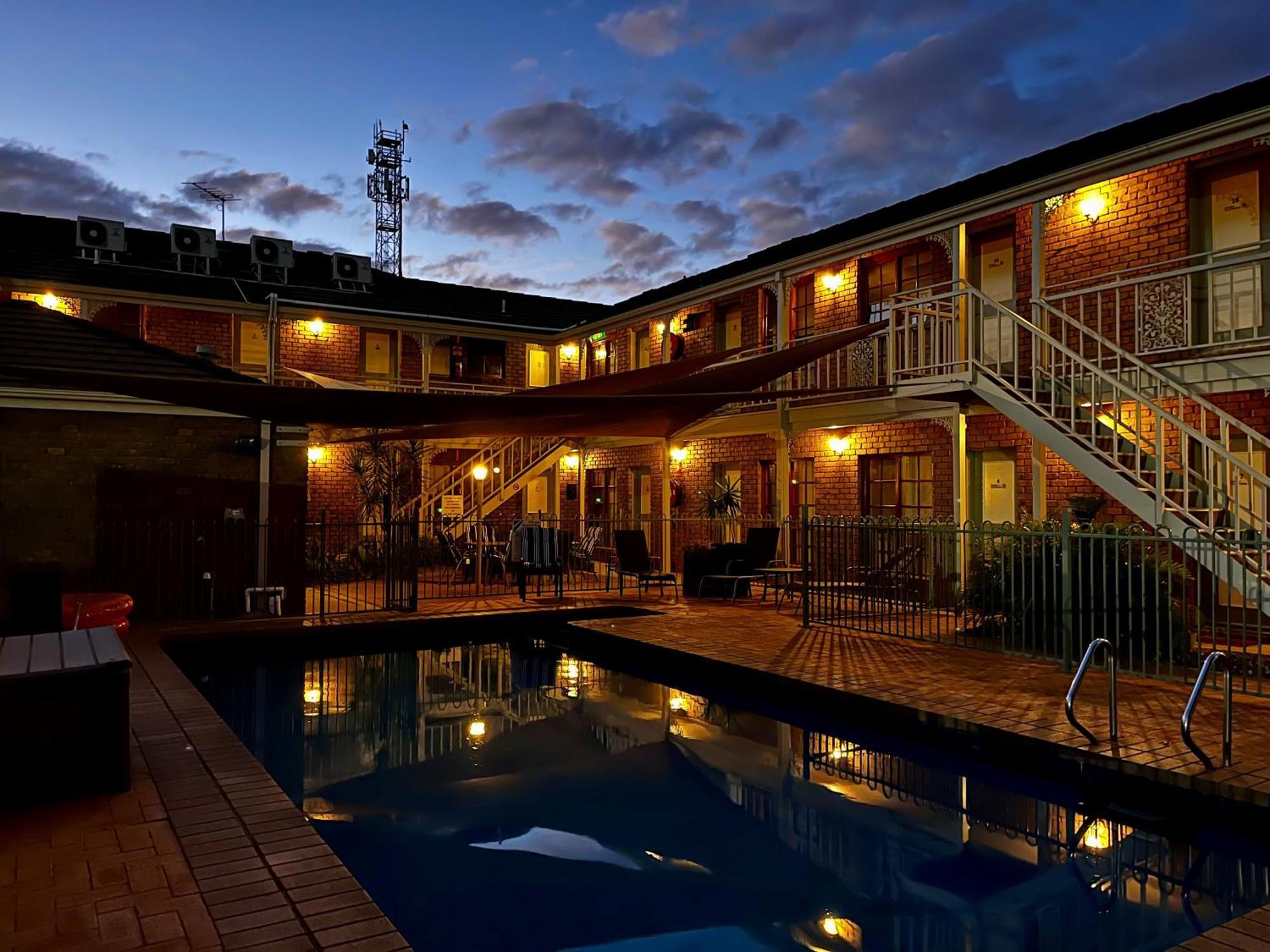 City Colonial Motor Inn มิลดูรา ภายนอก รูปภาพ