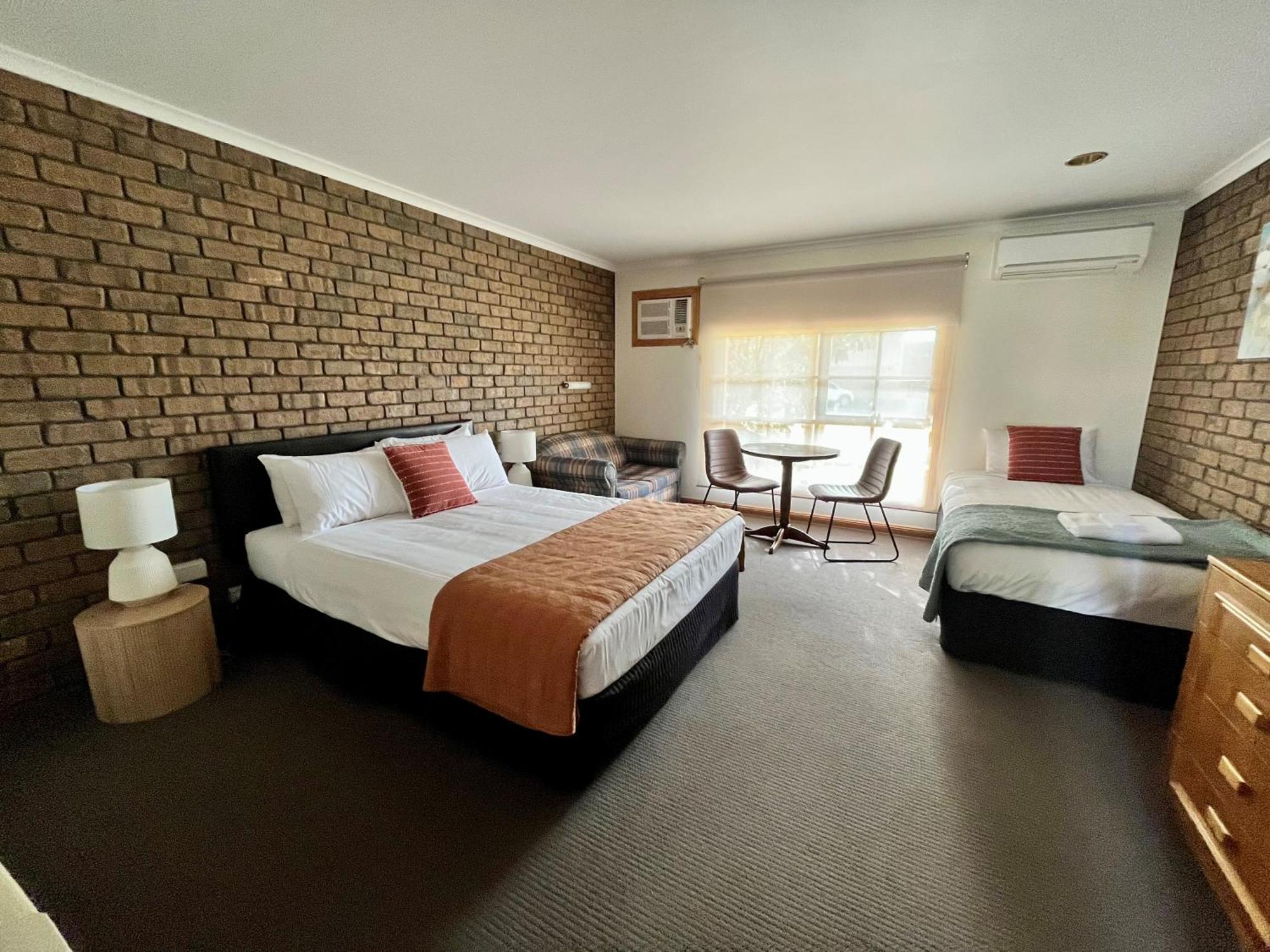 City Colonial Motor Inn มิลดูรา ภายนอก รูปภาพ