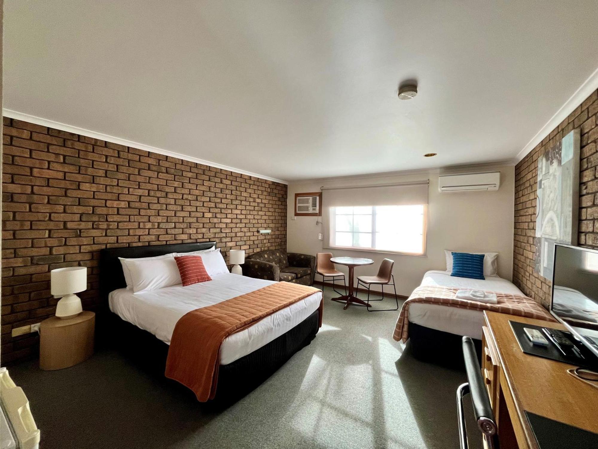 City Colonial Motor Inn มิลดูรา ภายนอก รูปภาพ