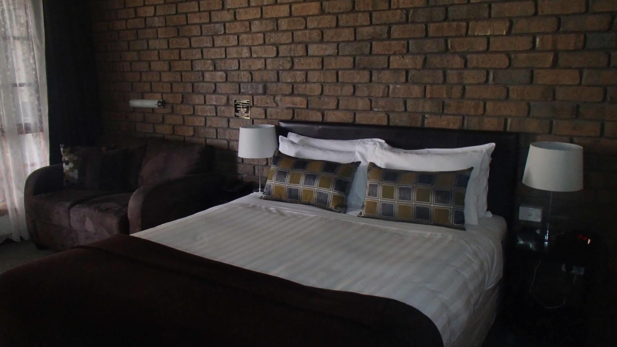 City Colonial Motor Inn มิลดูรา ภายนอก รูปภาพ