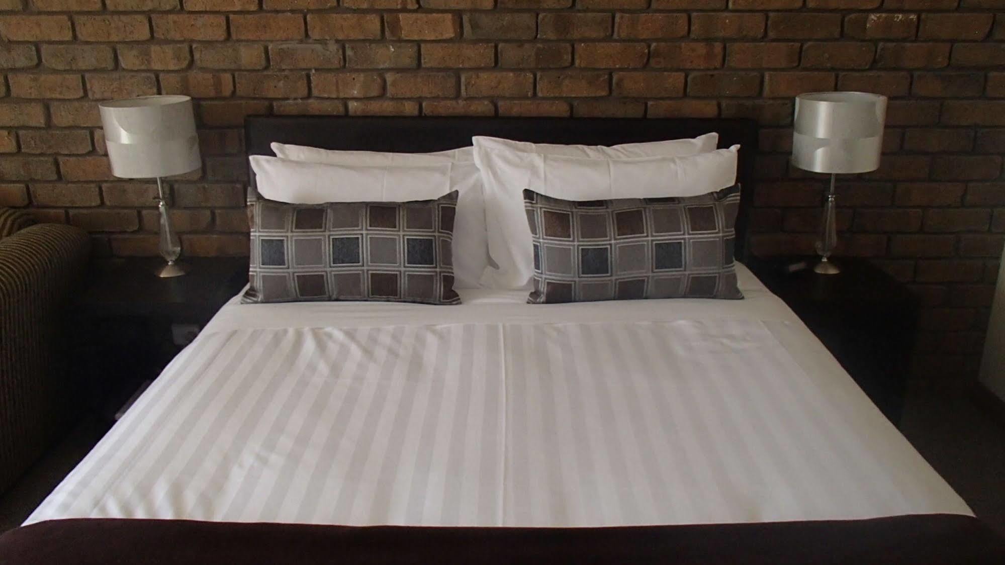 City Colonial Motor Inn มิลดูรา ภายนอก รูปภาพ